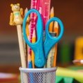 SoftGrip™ saks med slip-let til større børn, glitterblå (18 cm)